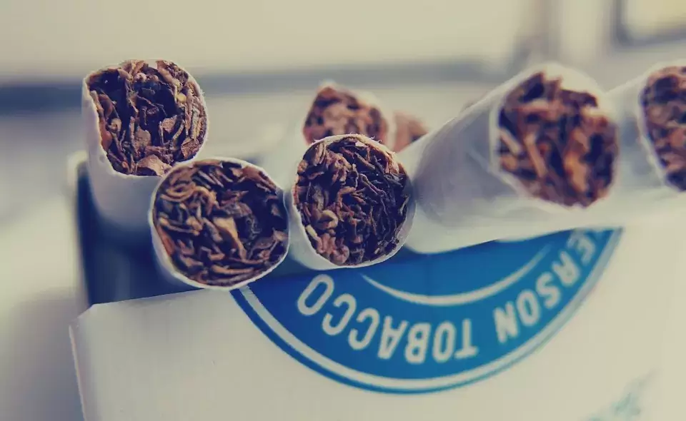 Tani tytoń papierosowy w paczce do papierosów od producenta na wagę